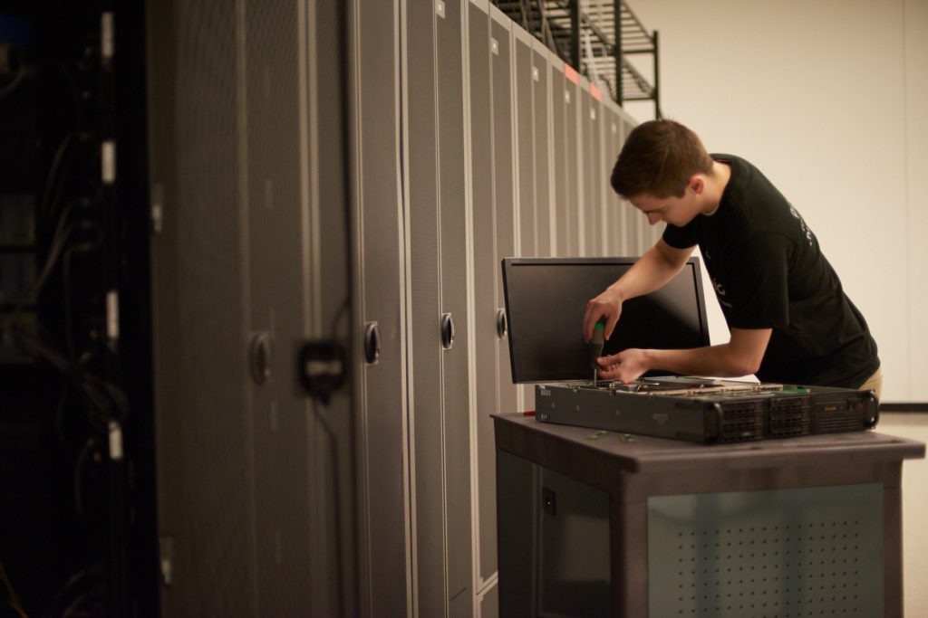 24/7/365 nivå 3 teknikere på stedet